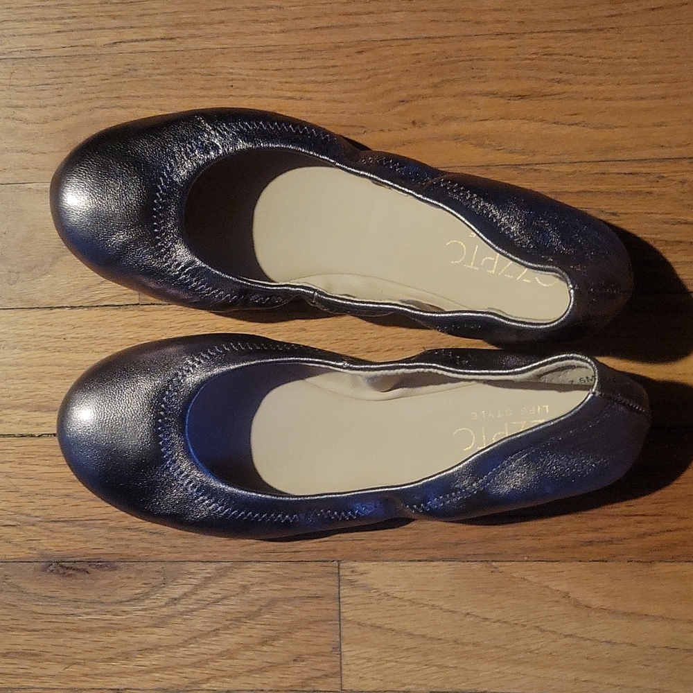 Womens metallic flats